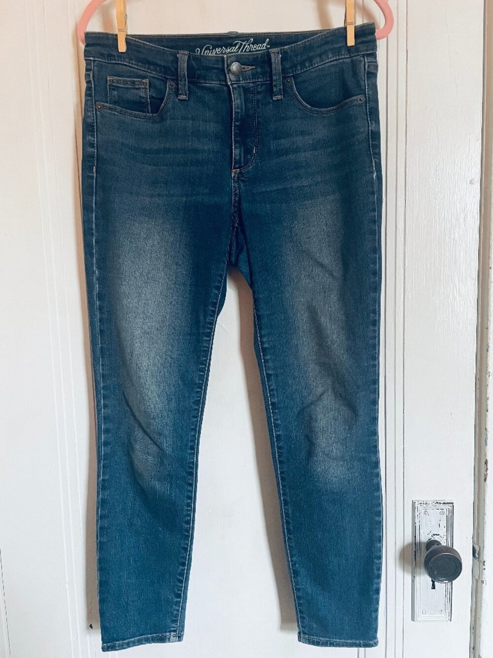 Size 4 Universal Threads Skinny Jeans